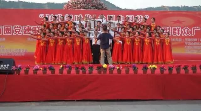 平凉泓源公司党委和兴北路社区绿地广场商圈党建联盟合作举办“讴歌新时代 共圆中国梦”纪念改革开放四十周年大型群众广场文化活动(图8) 平凉泓源公司党委和兴北路社区绿地广场商圈党建联盟合作举办“讴歌新时代 共圆中国梦”纪念改革开放四十周年大型群众广场文化活动(图8)