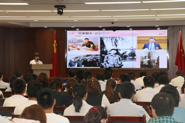 泓源公司党委举办“培育泓源精神,勇担国企使命”主题演讲比赛(图4) 泓源公司党委举办“培育泓源精神,勇担国企使命”主题演讲比赛(图4)