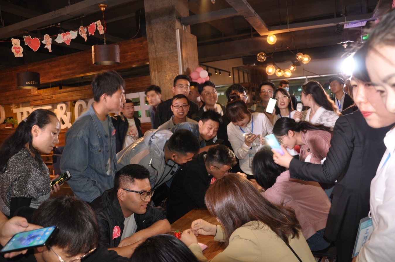 泓源公司举办“情定七夕·缘来是你”政银企青年联谊活动(图7) 泓源公司举办“情定七夕·缘来是你”政银企青年联谊活动(图7)