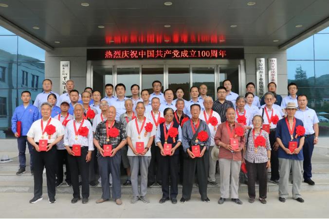 泓源公司召开“两优一先”表彰大会(图8) 泓源公司召开“两优一先”表彰大会(图8)