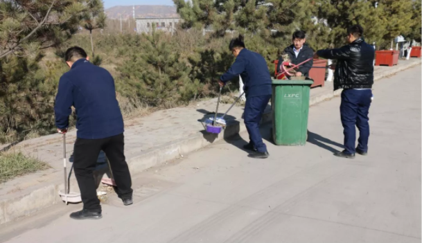 文明创建我先行 ——开云网页版登录入口-开云(中国)
团委开展环境卫生整治志愿活动(图2)