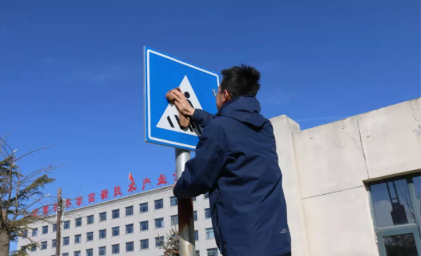 文明创建我先行 ——开云网页版登录入口-开云(中国)
团委开展环境卫生整治志愿活动(图3)