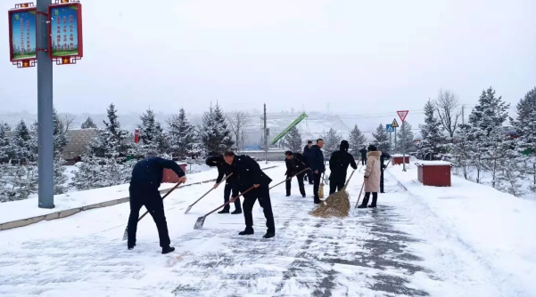 文明创建我先行——开云网页版登录入口-开云(中国)
组织员工开展积雪清扫活动(图2) 文明创建我先行——开云网页版登录入口-开云(中国)
组织员工开展积雪清扫活动(图2)