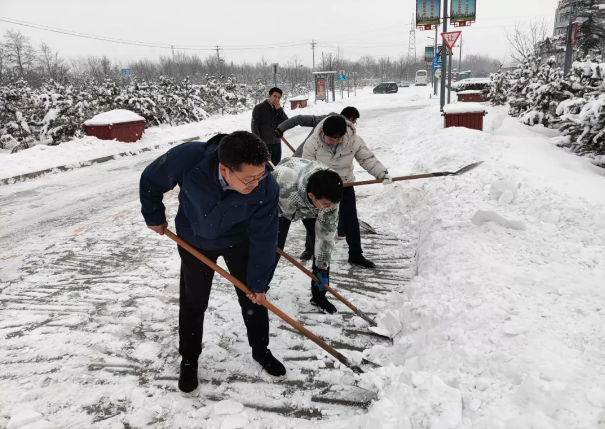 开云网页版登录入口-开云(中国)
组织全体员工扫雪除冰(图2)