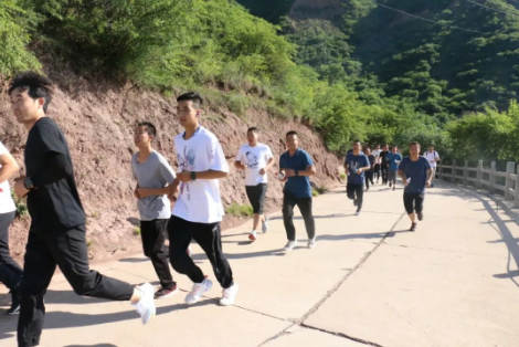 助力文旅市场 展示产投风采——开云网页版登录入口-开云(中国)
组织开展员工登山比赛活动(图3)