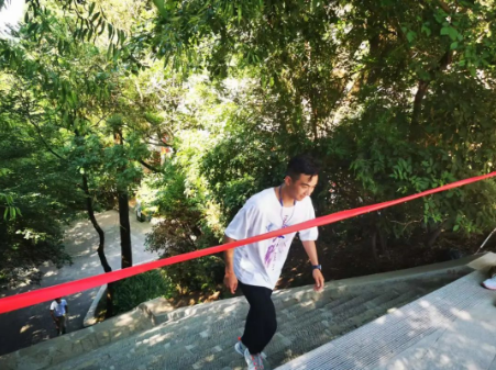 助力文旅市场 展示产投风采——开云网页版登录入口-开云(中国)
组织开展员工登山比赛活动(图8)